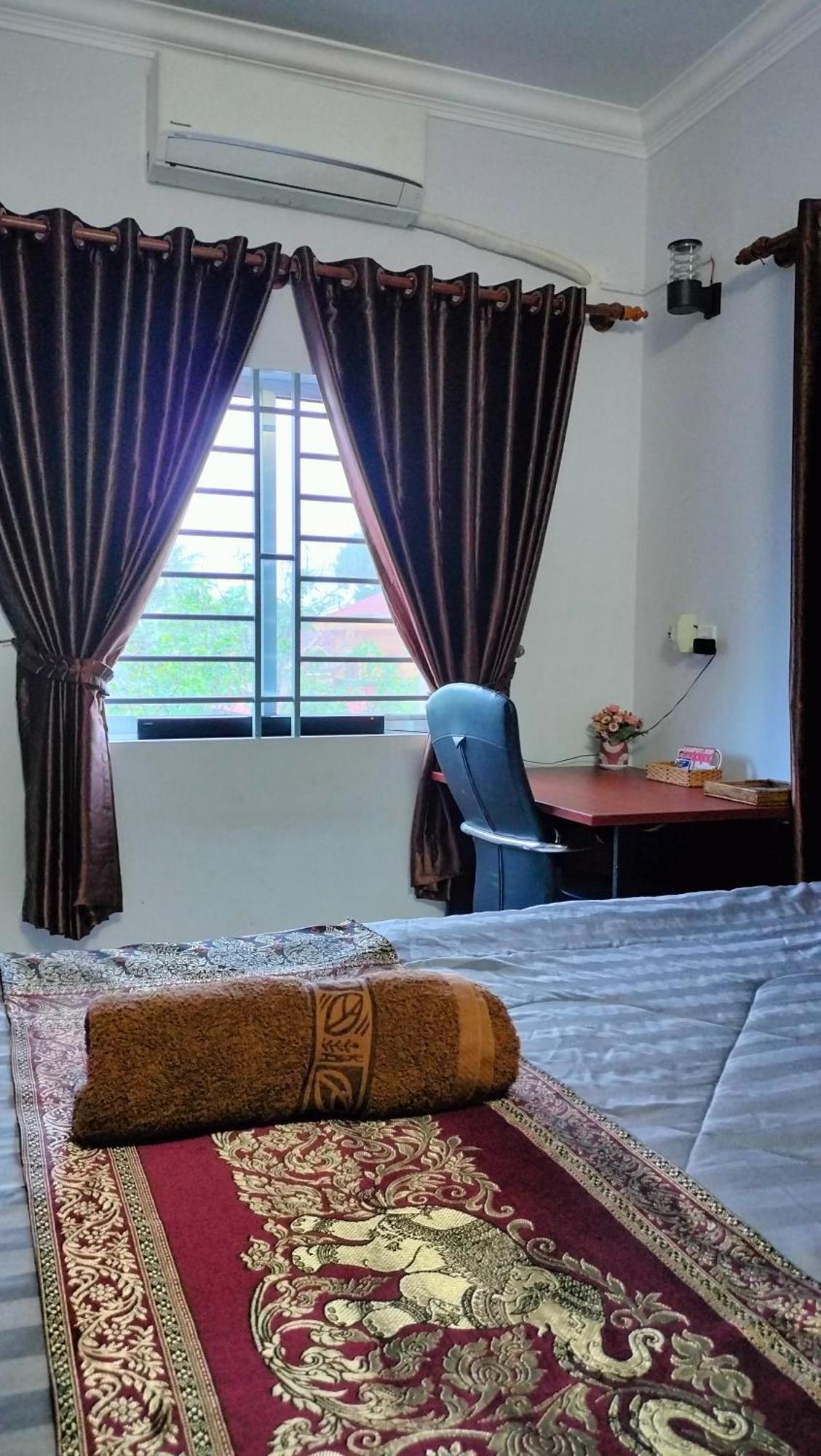 La Maison De Soriya - Work & Stay กำปอต ภายนอก รูปภาพ